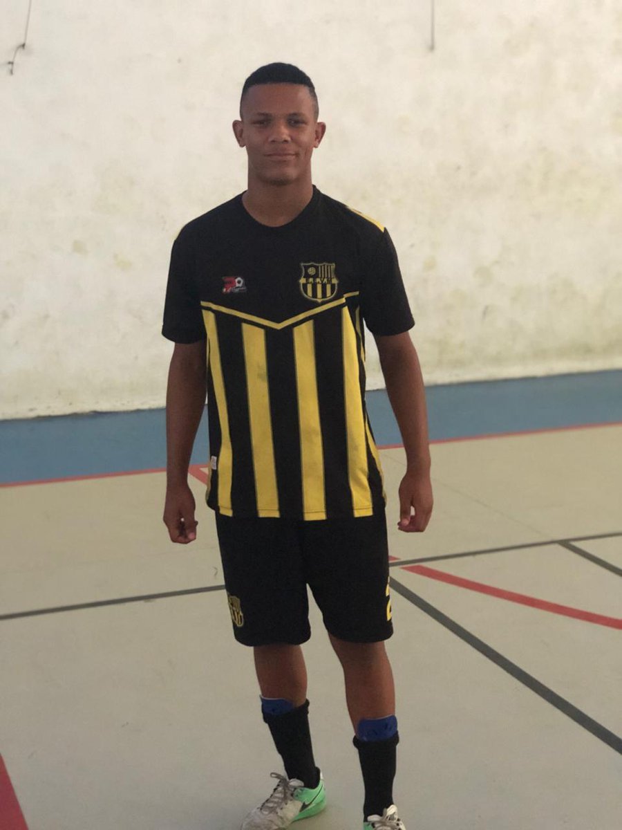 Raaridade's tweet photo. Boa noite 🖤💛 https://t.co/WzKF6PhG9L