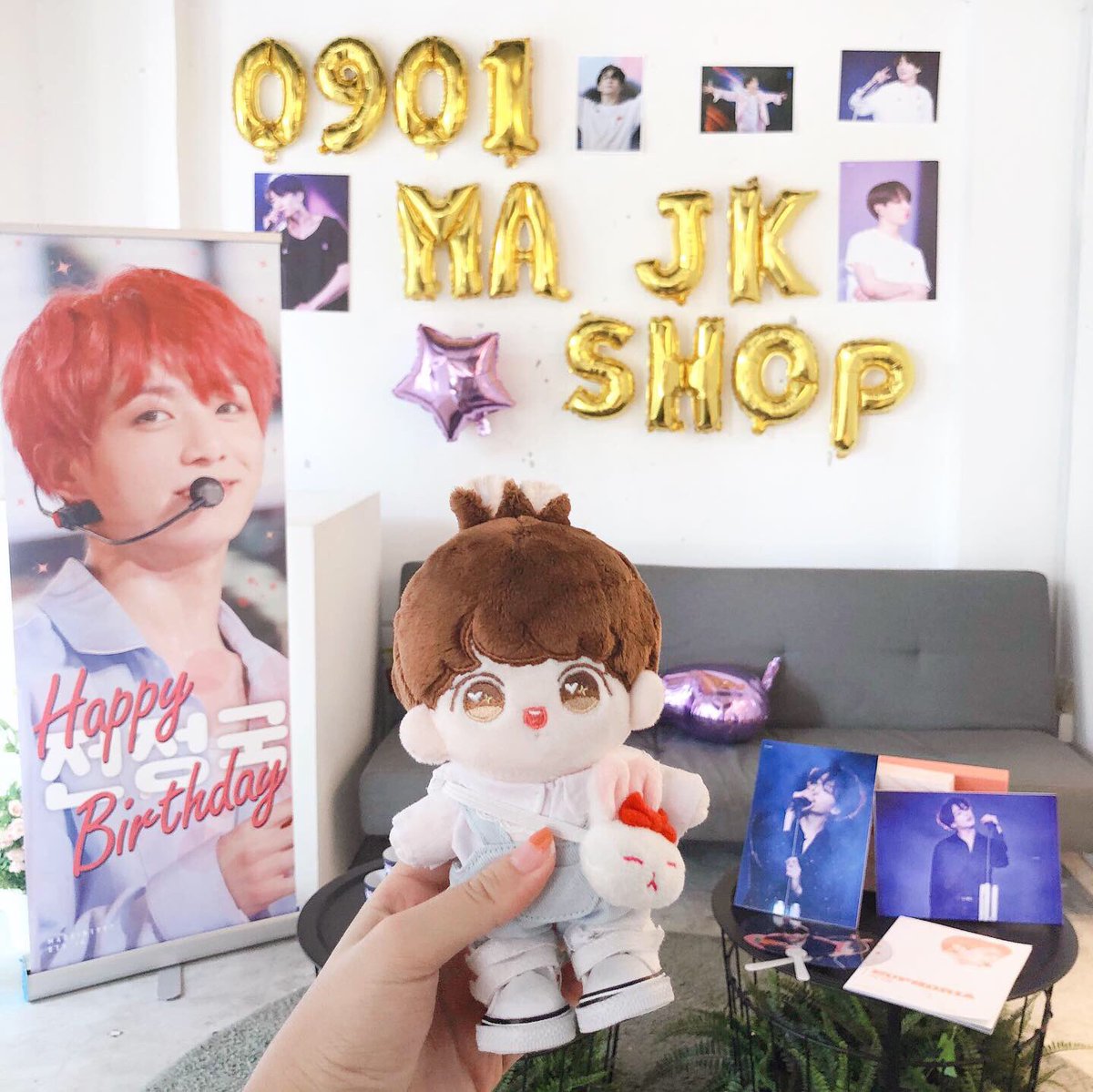yoonphorias's tweet photo. Thank you so much for organising this beautiful event in SG for kookie!!! 🐰☺️💓💓💓 #maJKshop #JKDAY0901 #HappyJungkookDay @JKDAY0901 @madein1997_jk https://t.co/qsDMLcAFqk