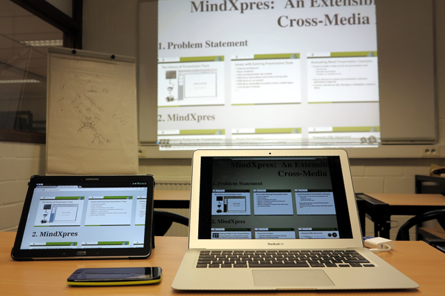 datanews_nl's tweet photo. VUB-onderzoeker ontwikkelde volledig nieuwe presentatiesoftware: 'Er gaat te veel tijd verloren met PowerPoint' https://t.co/fBkxJQYd0Q https://t.co/H0DfFcNgBM