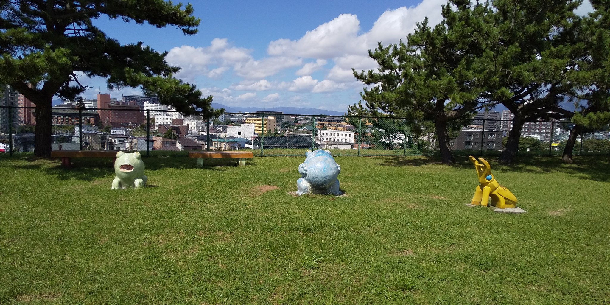 プラたん 検索 より 探索 派 こちらも空港近く 野球 サッカー ラグビー場あり ドッグラン には多くの市民が 写真は何かしらのイラストで使われそうな場所を撮ってきました 近くのイオン湯川店にあるフードコートは函館市民の民度の低さを凝縮して