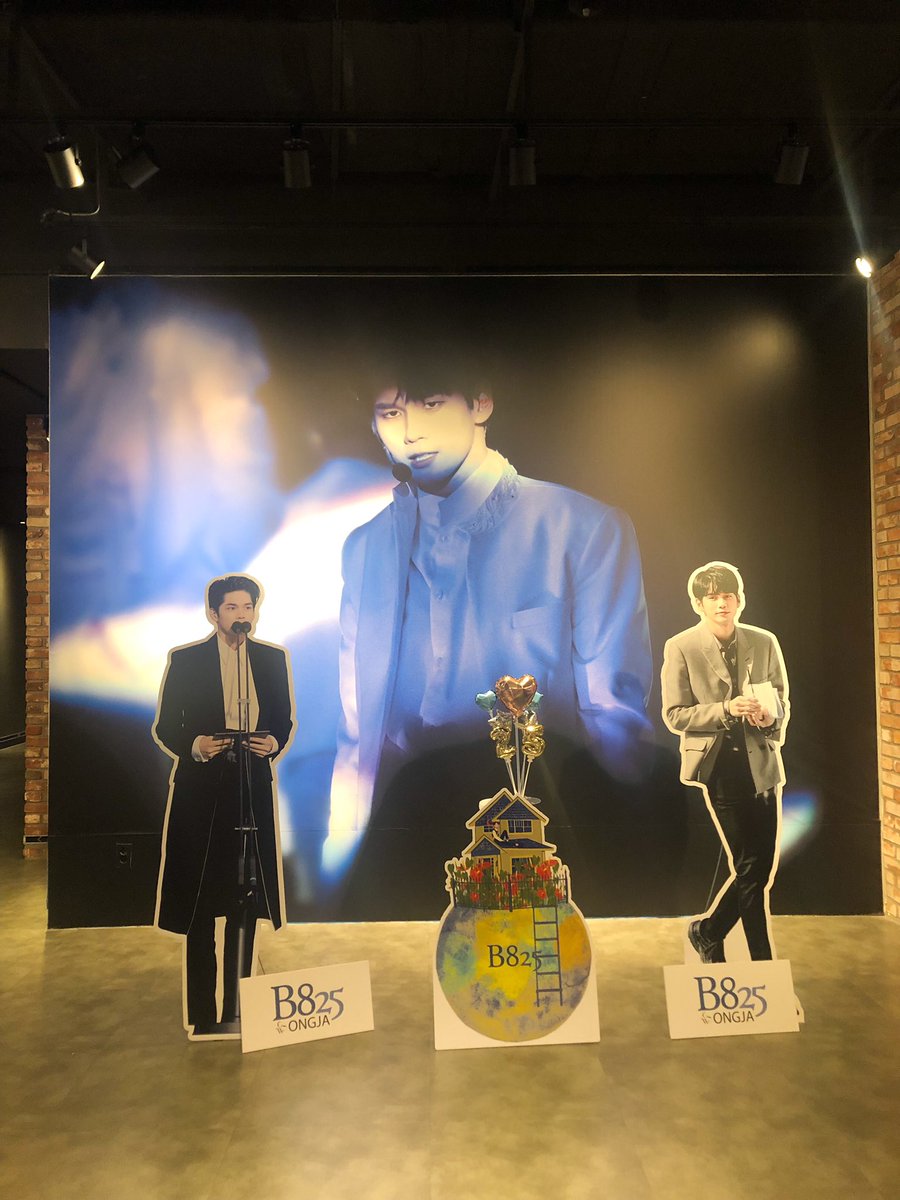 deeperong's tweet photo. 동대문 성우관 두번째 방문🥰 작년 성우는 괜찮아를 봤던 기억이 새록새록 나서 너무 좋았어요! 성우의 플레이리스트가 영화관을 가득 채우고 있어서 한참을 머물러 있었습니다😊지나가는 사람들도 잘생겼다고 옹성옹성 해서 옹부심 들었던 순간👏🏻

#영원히_빛나는별_옹성우
#B825_옹성우관 https://t.co/WKIov3F7gR