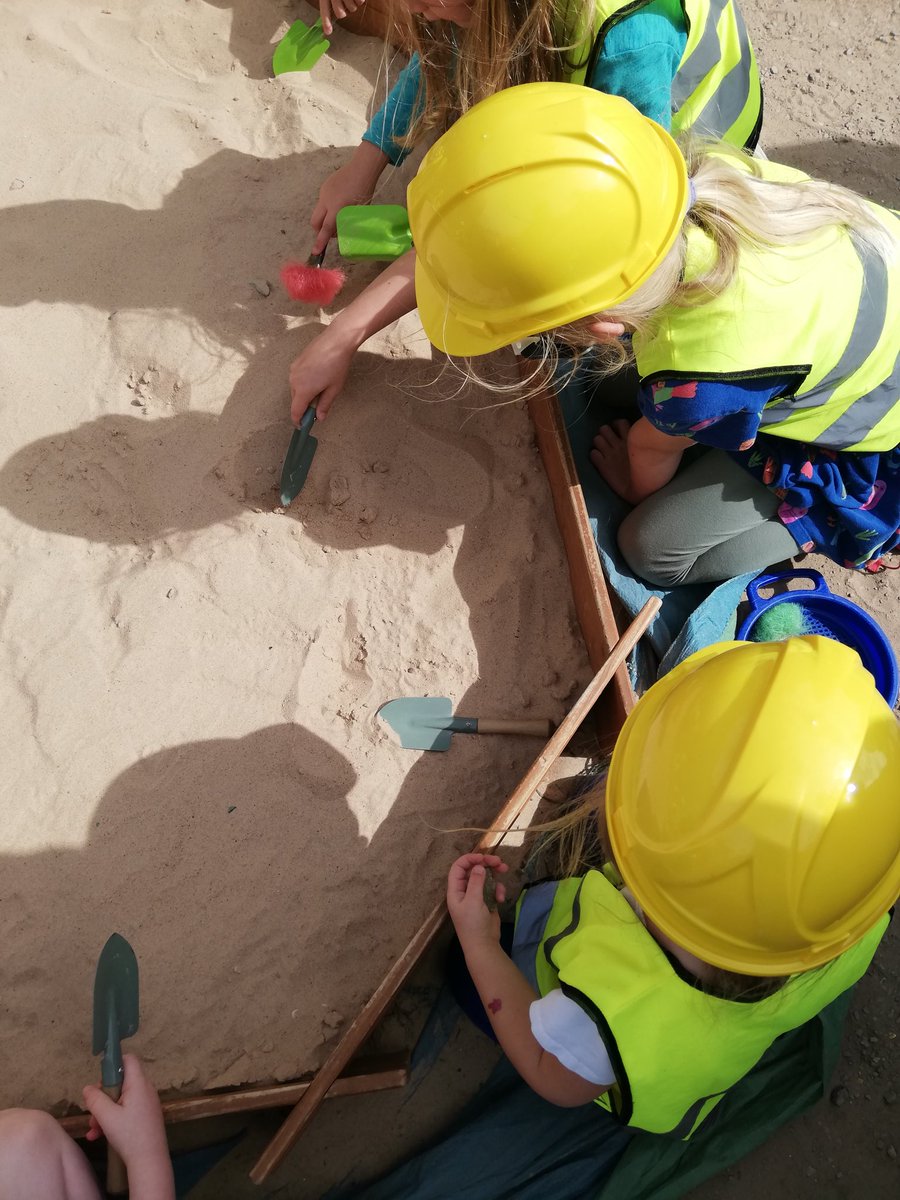 HelenWillson40's tweet photo. Unexpected and really engaging activities to show all the different occupants of Old Sarum when we visited yesterday. Well done @EnglishHeritage #FutureArchaeologists https://t.co/0VEGnVxJQz