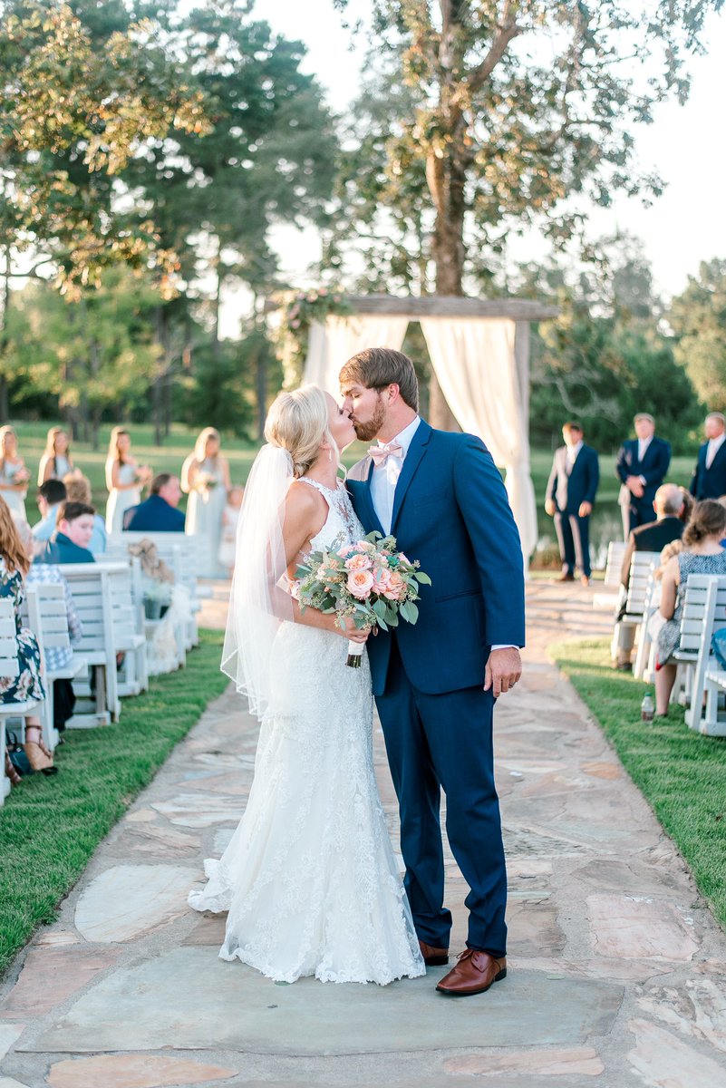 ali_payton's tweet photo. Today’s wedding shot by me! ✨ 

I’m a photographer in Franklinton, Louisiana and I would love to be able to travel more to document YOUR special day!! Please RT so I can get more exposure and maybe be able to add more beautiful weddings to my calendar for next year!! 😊 https://t.co/Tq3mRJonix