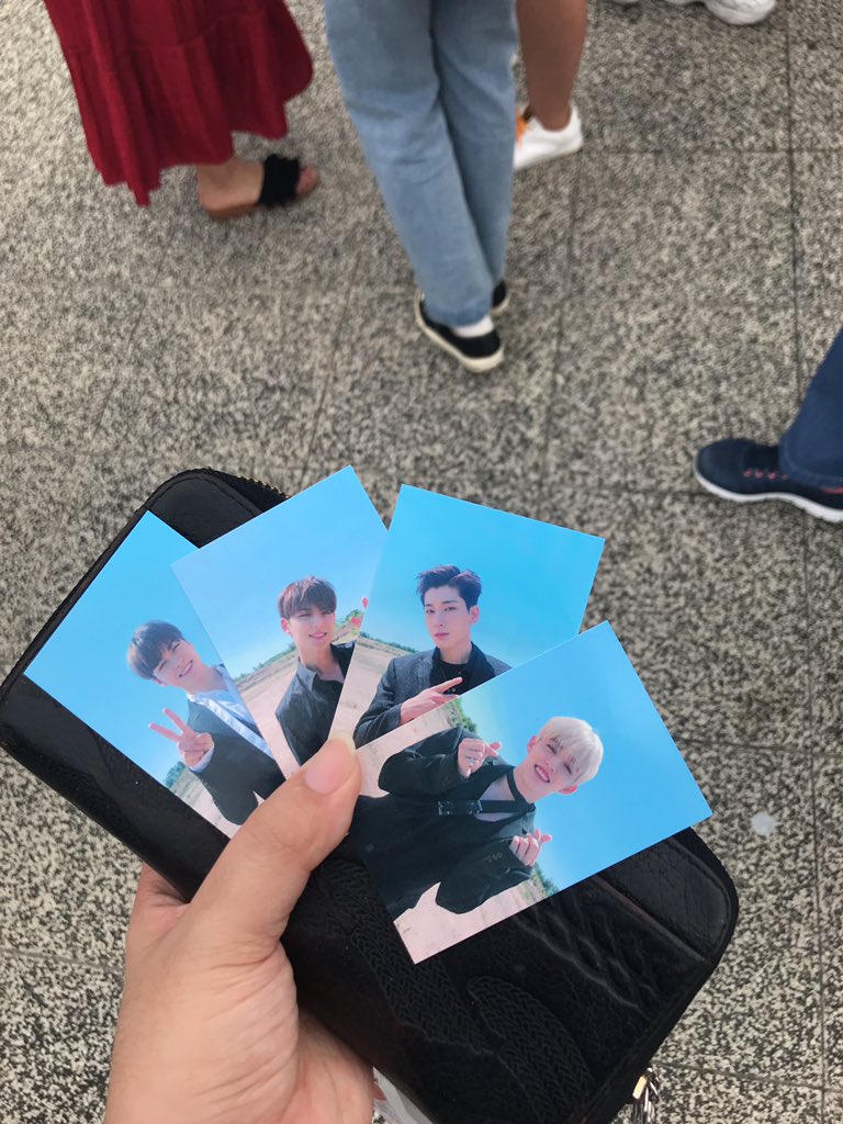 GcGraciela's tweet photo. 세븐틴 오드투유 콘서트 캐럿존 교환

저 : 모든 힙합 상반신

💎 : 호시 순영 상방신 https://t.co/TXOL6t7Xrx
