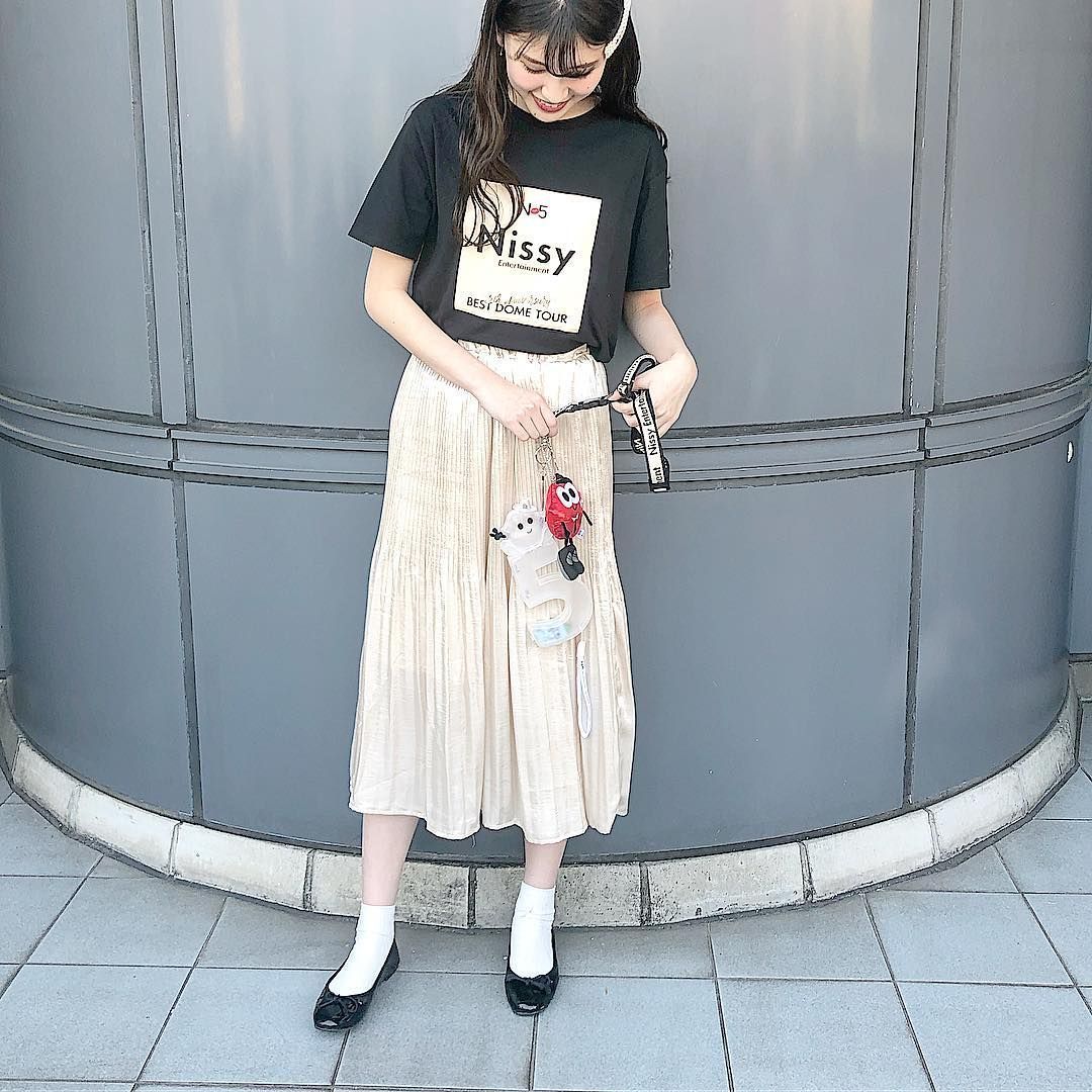 Twitter 上的 Mery 記念に買ったライブtシャツ タンスで眠ってない 可愛く普段のコーデに活用する方法をご紹介します ライブtシャツ フェス ライブ T Co Afgwmw9vjn T Co 3bavzwwbka Twitter
