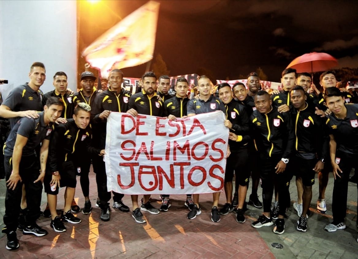 SantaFe's tweet photo. ¡De esta salimos juntos 🇮🇩! Solo podemos decir ¡GRACIAS ! Gracias a toda la hinchada de León 🦁 por su apoyo incondicial, su FE y su lealtad. https://t.co/ErcAYPLj3q