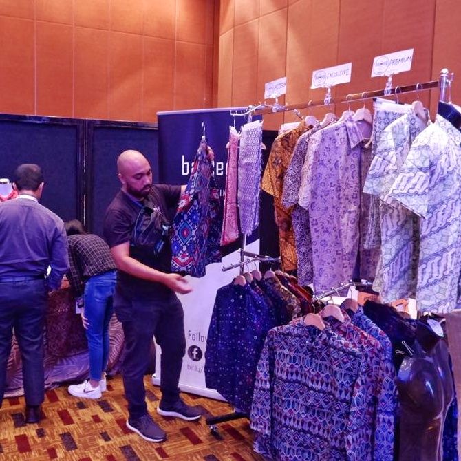 mybateq's tweet photo. Tengok tengok dulu, kalau minat boleh beli 😬
.
Singgah Wangsa Walk kalau nak cuba ye.
.
Kalau tak sempat boleh tengok https://t.co/IonpM88FyA
.
#bateq #bateqmy #batik #batikpremium https://t.co/rNPPG7cAVb