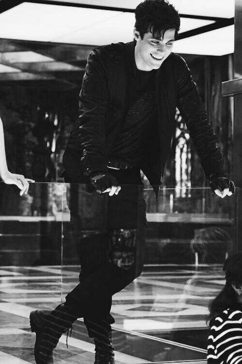 aumultifan's tweet photo. ♠ Danger and Trust || AU malec ♠

Alec é chefe do FBI e há alguns meses sua maior dor de cabeça se chama: Antony, o atual criminoso americano mais procurado.
Magnus, um agente recém contratado que, com sua doçura, conquistou o departamento.

Perigo e Amor podem andar juntos? https://t.co/VJzelu3rp6