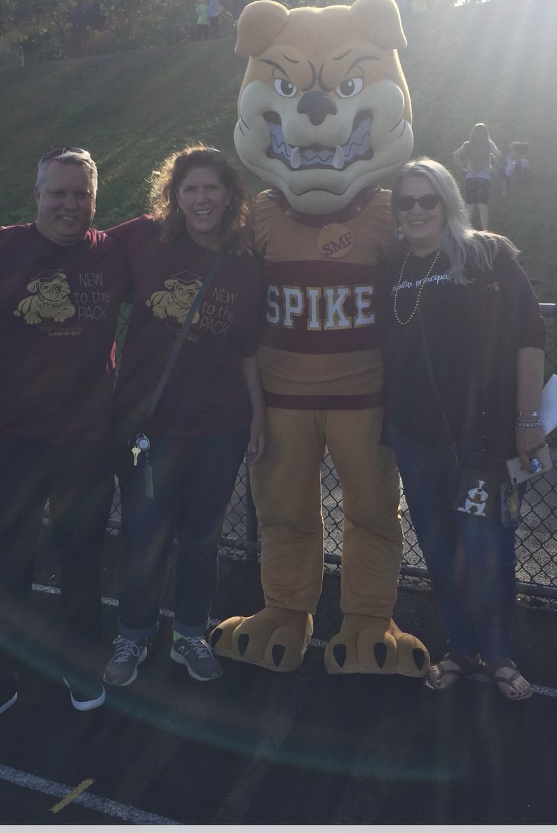 Traci_Kosmach's tweet photo. Principal-ing is@always better with buddies, and a mascot 😉 #True2Stow #smfcsd #Bulldogs https://t.co/z06i0L8PN6