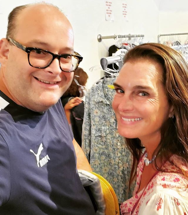 BigFatJoeyShow's tweet image. LQQK who I bumped into at @rollerrabbitofficial in Southampton, the ONE and ONLY Brooke Shields... 🎬🎬🎬
.
.
.
.
.
#rollerrabbit #theminkisme #thebigfatjoeyshow #hamptons #shopping #fashion #celebrity #bluelagoon #nyc #nycfashionweek #nyfw #ootd #bouti… ift.tt/34fqdBa