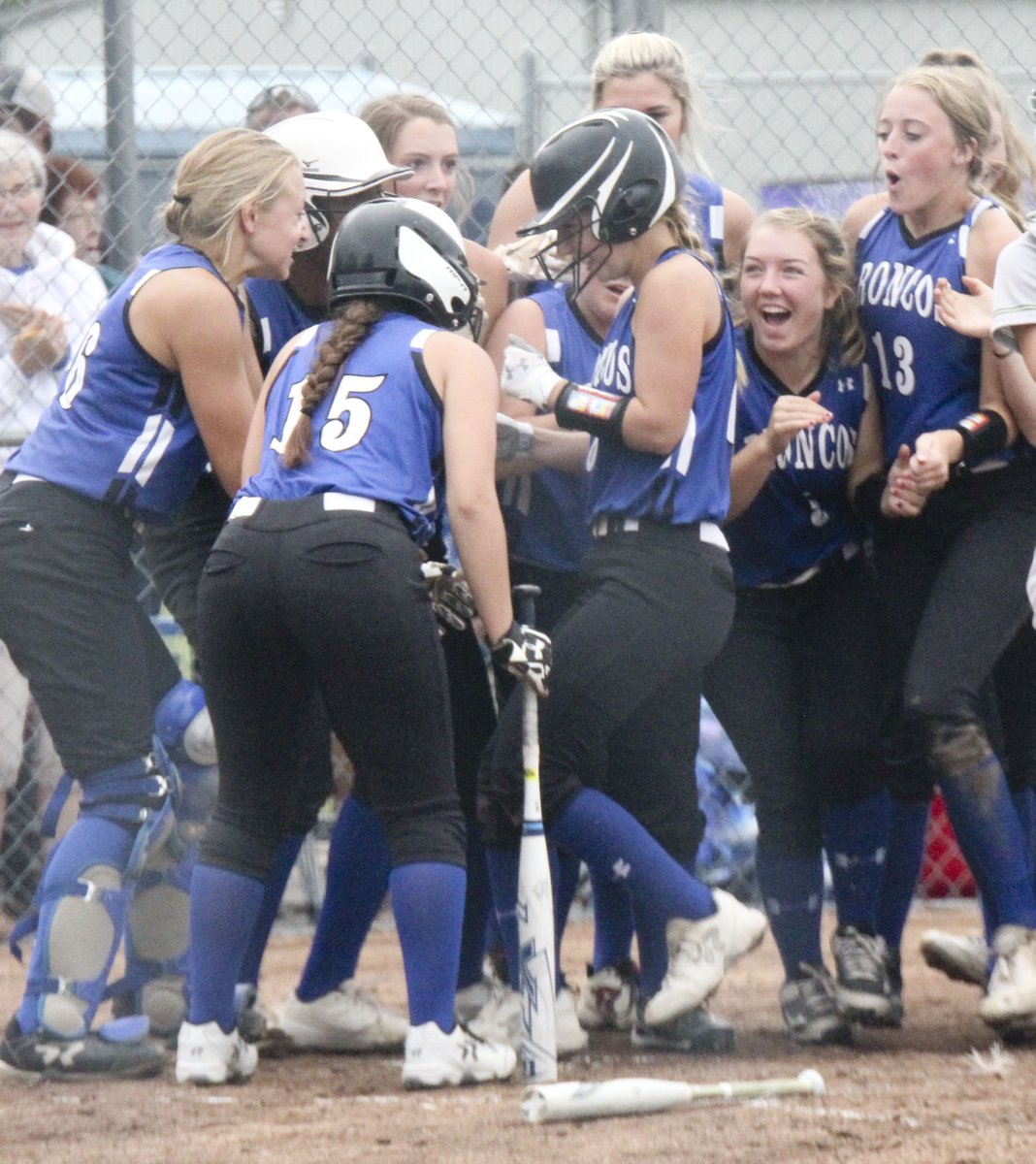 SB: <a href="/sydkinnett/">Sydney Kinnett</a> of <a href="/CPS_Softball/">Centennial Softball</a> with a second-inning home run. #broncoblue #homerun3of3 #notajoke #iknowbecauseiwasthere