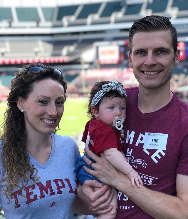 tbuckman10's tweet photo. First Temple Game for this little Owl. All she knows is that Temple wins. ' ][ '
.
.
.
.
 #foxschoolofbusiness #temple #cherryandwhite #firstgame #kaiavidabuckman https://t.co/7m353H7S2E https://t.co/GcAXq4Bb6c