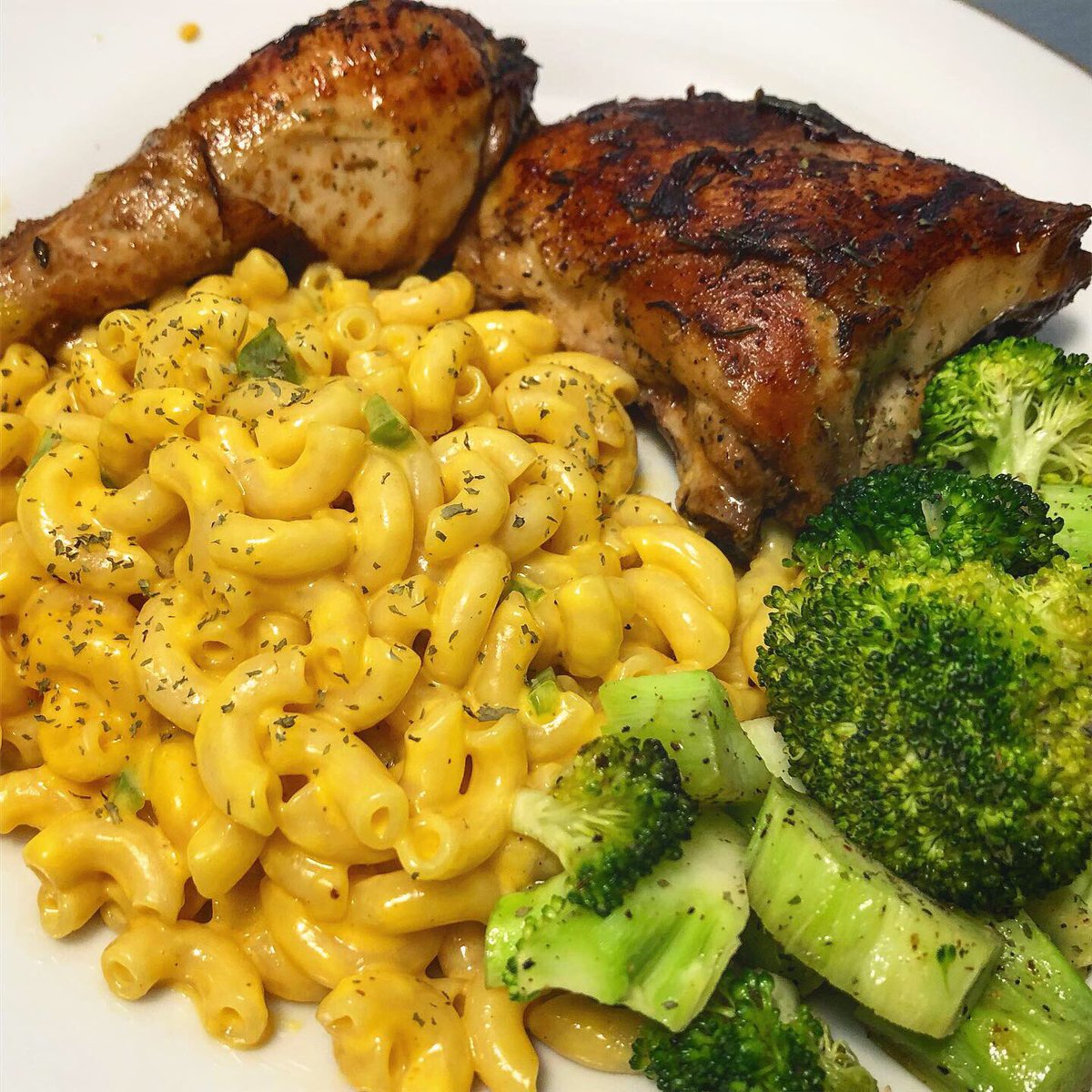 mr_whitelocke's tweet photo. #roasted #chicken #foodporn #deliciouseats #goodeats #delicious #caymanislands #islandlife #paradise #ilivewhereyouvacation #internationallyunknown #homemade https://t.co/c8m8xNvNTO