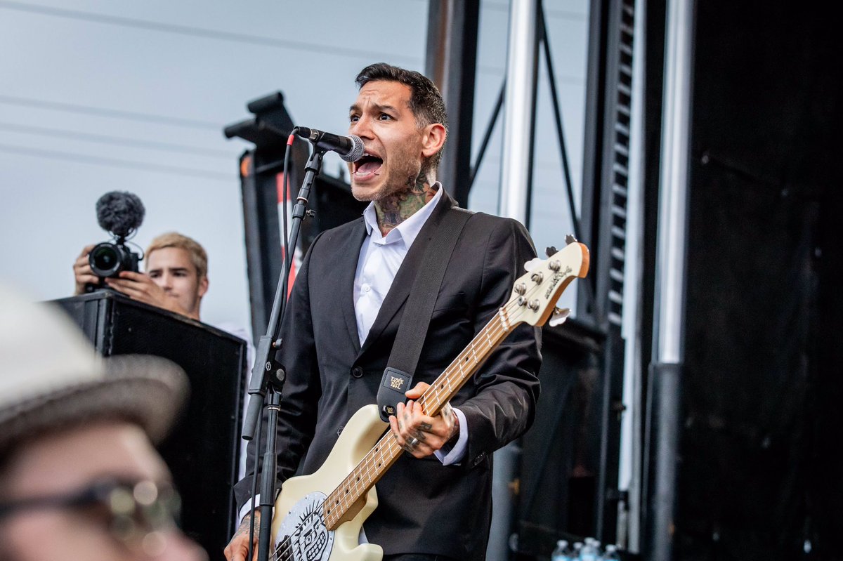 1057thePoint's tweet photo. So great to have @goldfingermusic back at #WayBackPointfest! Photos courtesy of @OotBPhotography https://t.co/n5OSILn4N5