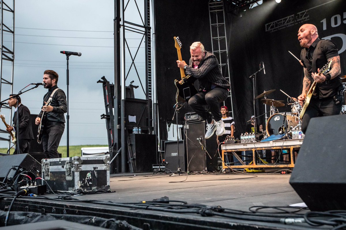 1057thePoint's tweet photo. So great to have @goldfingermusic back at #WayBackPointfest! Photos courtesy of @OotBPhotography https://t.co/n5OSILn4N5