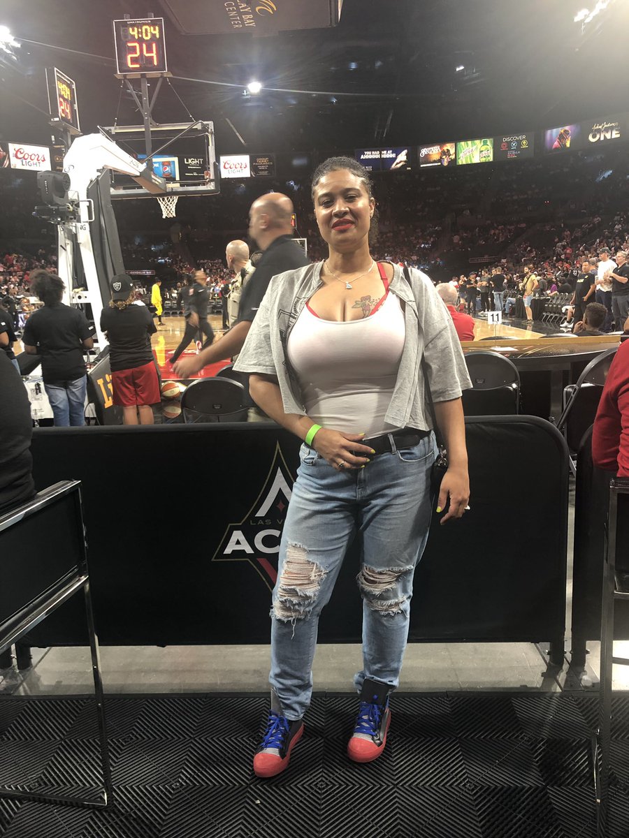 Pretty_B's tweet photo. Chillin in my @FashionBFix #Energy kicks at the @LVAces game #GameTime https://t.co/YAJ98L6NZ3