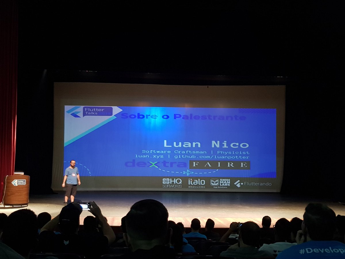 tacioSmedeiros's tweet image. Pra fechar o dia tivemos duas feras, um nos mostrando como é fácil fazer jogos hibridos em flame/flutter. Parabens Luan. #fluttertalks #flutter