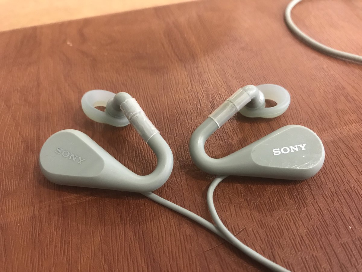 U G タナカユウジ リアポ入賞感謝 修理完了 結局両方とも折れた残念な子のsth40d このイヤホンのネックバンド型のsbhdが出てるけど改良されてるか不明で怖くて買えない Sth40d Sony 折れた Sonyタイマー Sbhd