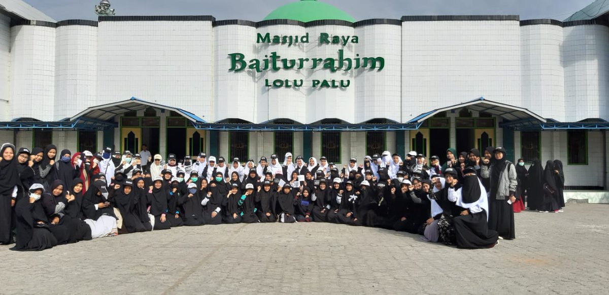 Benefik2's tweet photo. Umat rindu Khilafah #MomentumHijrahSyariahKaffah #WeWantKhilafah #HijrahMenujuIslamKaffah #KhilafahWillBeBack #C5DB https://t.co/GWa3tpUzHI