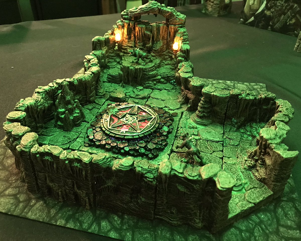 Hyperionpdx's tweet photo. Obligatory Encounter 1 post. Probably the only time I’ll set it up in it’s intended configuration, but as long as I had it all together I had to. @dwarvenforge makes some damn cool stuff.  Looking forward to playing more this weekend. #dnd #dwarvenforge https://t.co/L1yyywRohb
