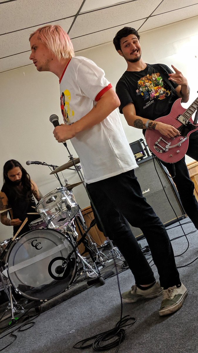 TheOGBean's tweet image. @sundressedband fucking killed it today at @ForgetMeNotFest