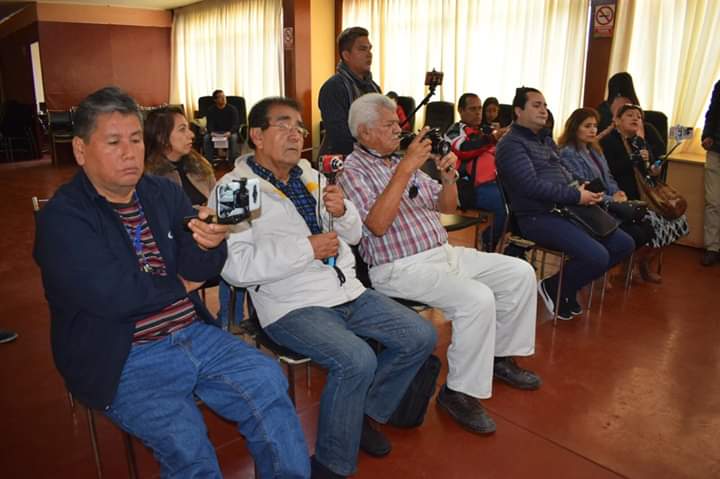 UGDemocracia's tweet photo. #UGDLima 🌎

➡️ Conferencia de Prensa en la Municipalidad Provincial de Barranca con @sebahagobian Asesor del Departamento de Desarrollo Económico e Integración Regional de la Intendencia de Montevideo y Embajador UGD Uruguay. 🇺🇾 https://t.co/VPvXvbh2oA https://t.co/vpZcg1Y6Xr