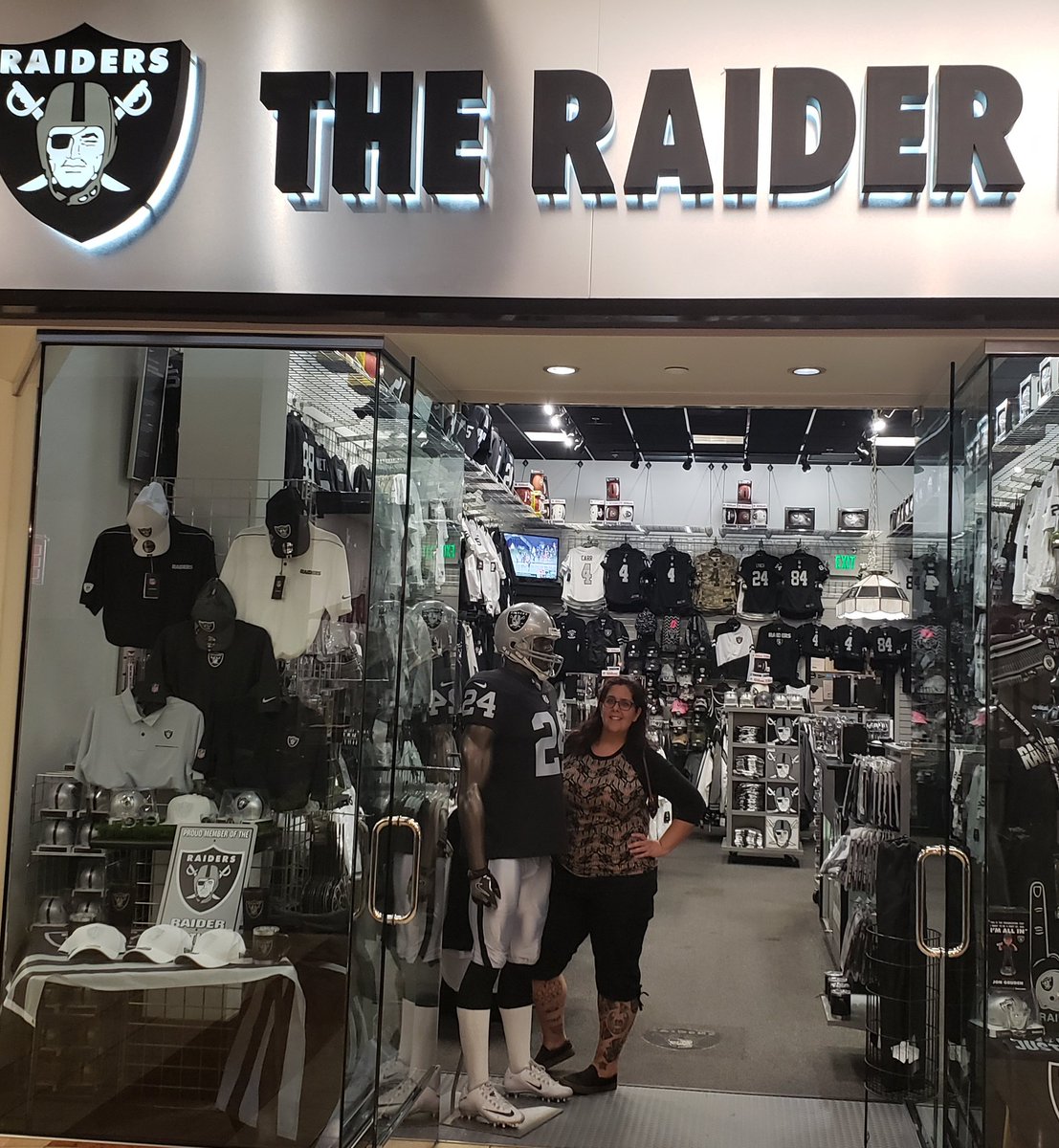 RachRedux's tweet image. Heaven. #raiderimage #rn4l