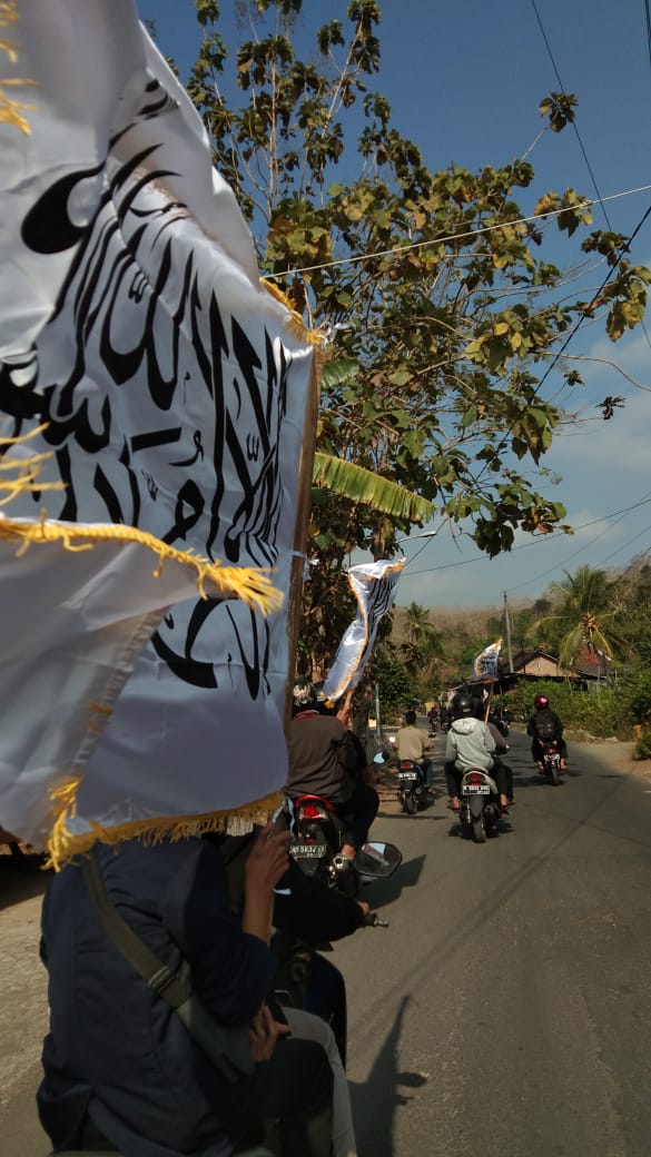 Istana_Negoro's tweet photo. #MomentumHijrahSyariahKaffah
Orng kfir itu bsa meredam semangt Islam tl mereka tdk akan pernah bs meredam Kemenangan #HijrahMenujuIslamKaffah
Ibarat Mreka bsa merusak Bunga tapi mreka tdk bsa mnahan musim semi unutk dtang #KhilafahWillBeBack

#WeWantKhilafah

#JogjaRinduKhilafah https://t.co/mJL80IFhDQ