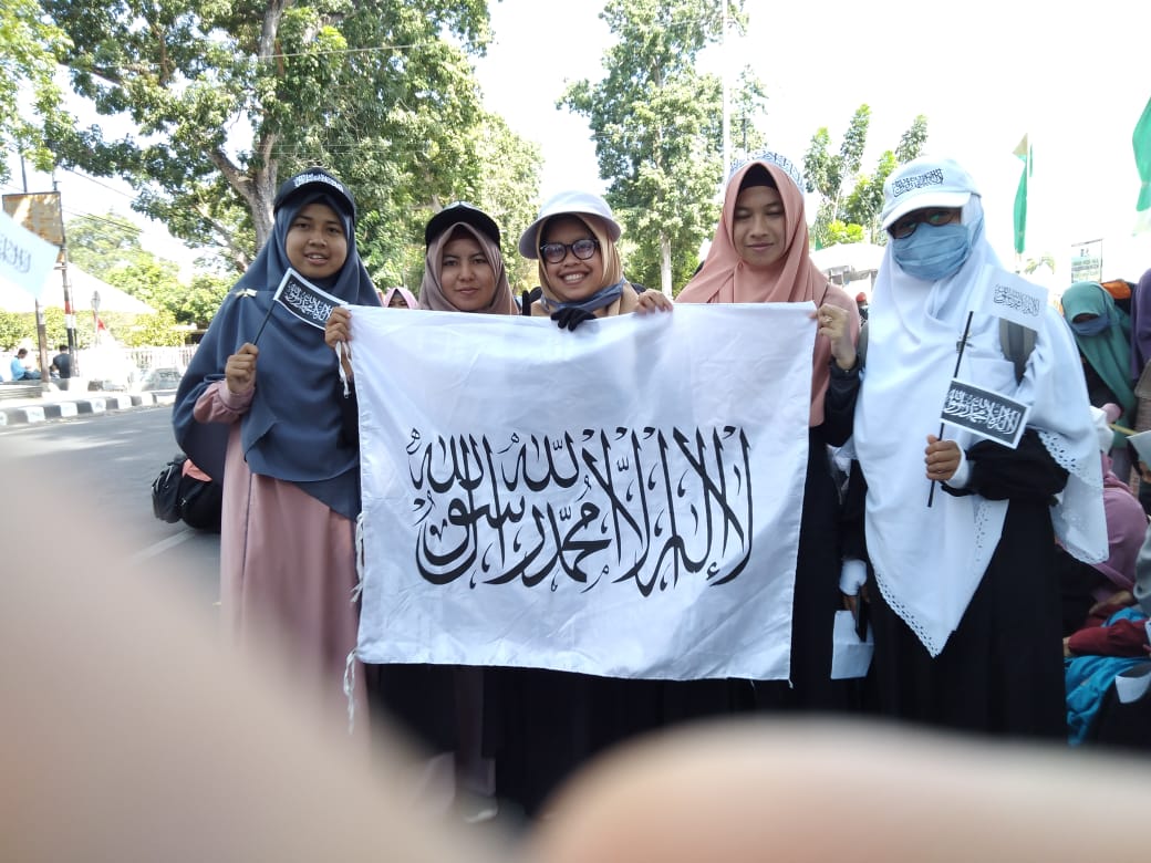 eka_sucitra's tweet photo. I hate komunisme, I love  Muslim #MomentumHijrahSyariahKaffah #KhilafahWillBeBack #HijrahMenujuIslamKaffah #WeWantKhilafah #DDAE https://t.co/PN07RlyqLZ