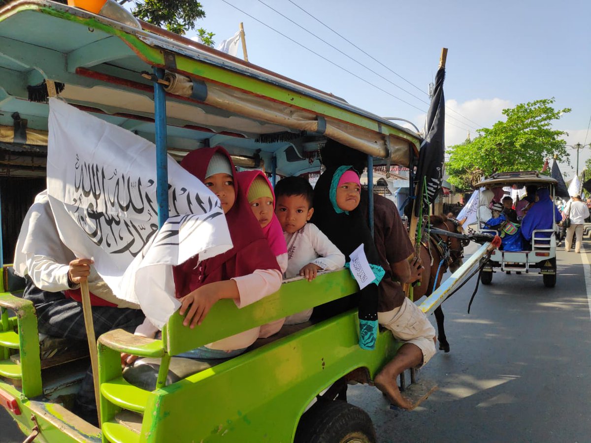 eka_sucitra's tweet photo. Syariat Islam satukan Dunia #MomentumHijrahSyariahKaffah #KhilafahWillBeBack #WeWantKhilafah #HijrahMenujuIslamKaffah #D9BZ https://t.co/I52mRzSnuO