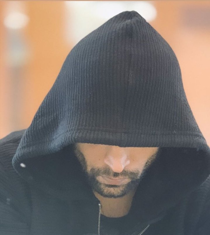 badi_ki's tweet photo. I'm already dead! This hoodie look is my all time fav #ArjunRawte
#WeWantArjunSeason2 #ShaleenMalhotra
@StarPlus @gorkymax @ShaleenMalhotra @gulenaghmakhan @StarAnilJha @ushanx @4lionsfilms @GossipsTv @Nilamber05 @hotstartweets https://t.co/ActHpjA1VB