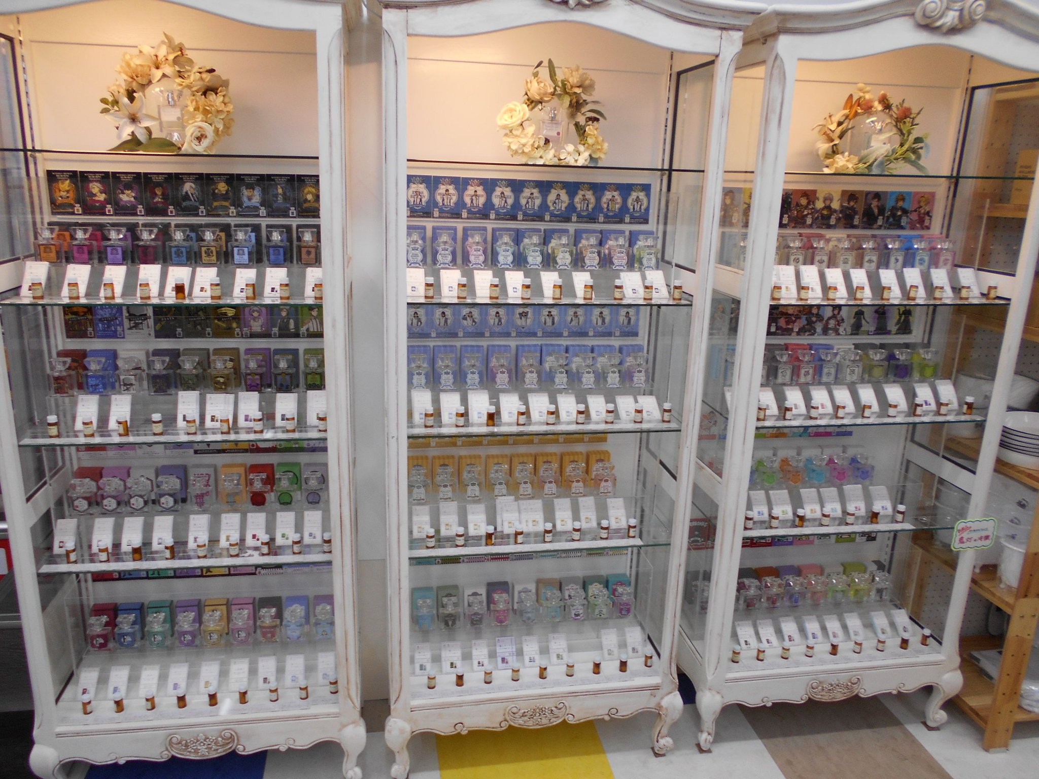 アニメイト横浜ビブレ 彼女 お借りします展 開催中 グッズ 横浜ビブレ店 フレグランス商品を展開中 アニメ ゲーム各キャラクターをイメージした香水が多数展開 テスターも合わせて展示しておりますのでぜひお手に取ってご確認くださいハマ アニメイト横浜ビブレ 彼女 お借りします展 開催中 グッズ 横浜ビブレ店 フレグランス商品を展開中 アニメ ゲーム各キャラクターをイメージした香水が多数展開 テスターも合わせて展示しておりますのでぜひお手に取ってご確認くださいハマ