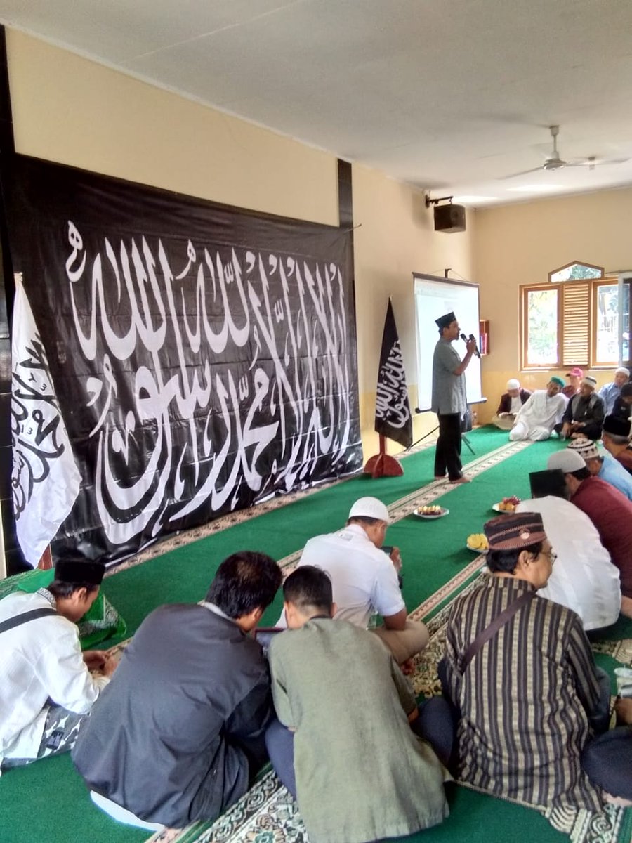 SumayyahSri's tweet photo. #MomentumHijrahSyariahKaffah
#HijrahMenujuIslamKaffah
#WeWantKhilafah
#KhilafahWillBeBack https://t.co/kvVoyZVQl4