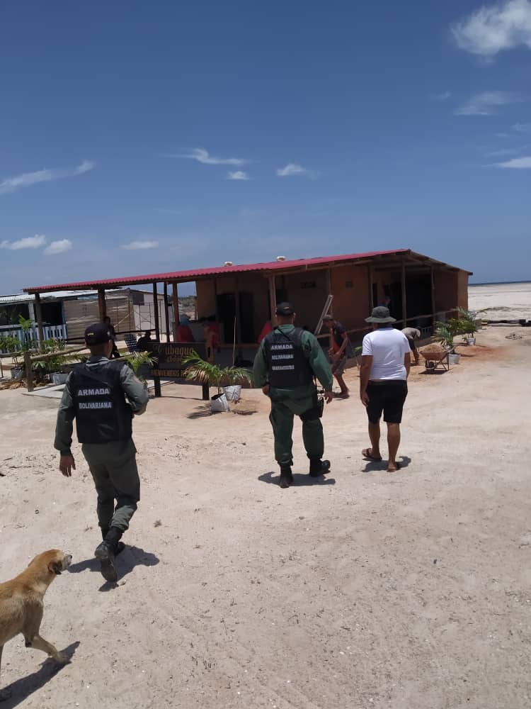 GCMacanao's tweet photo. @GCMacanao continua atendiendo la problematica de la comunidad pesquera de la Peninsula de Macanao, realizando patrullaje pedestre en Isla Cubagua. https://t.co/pT7yZafoup