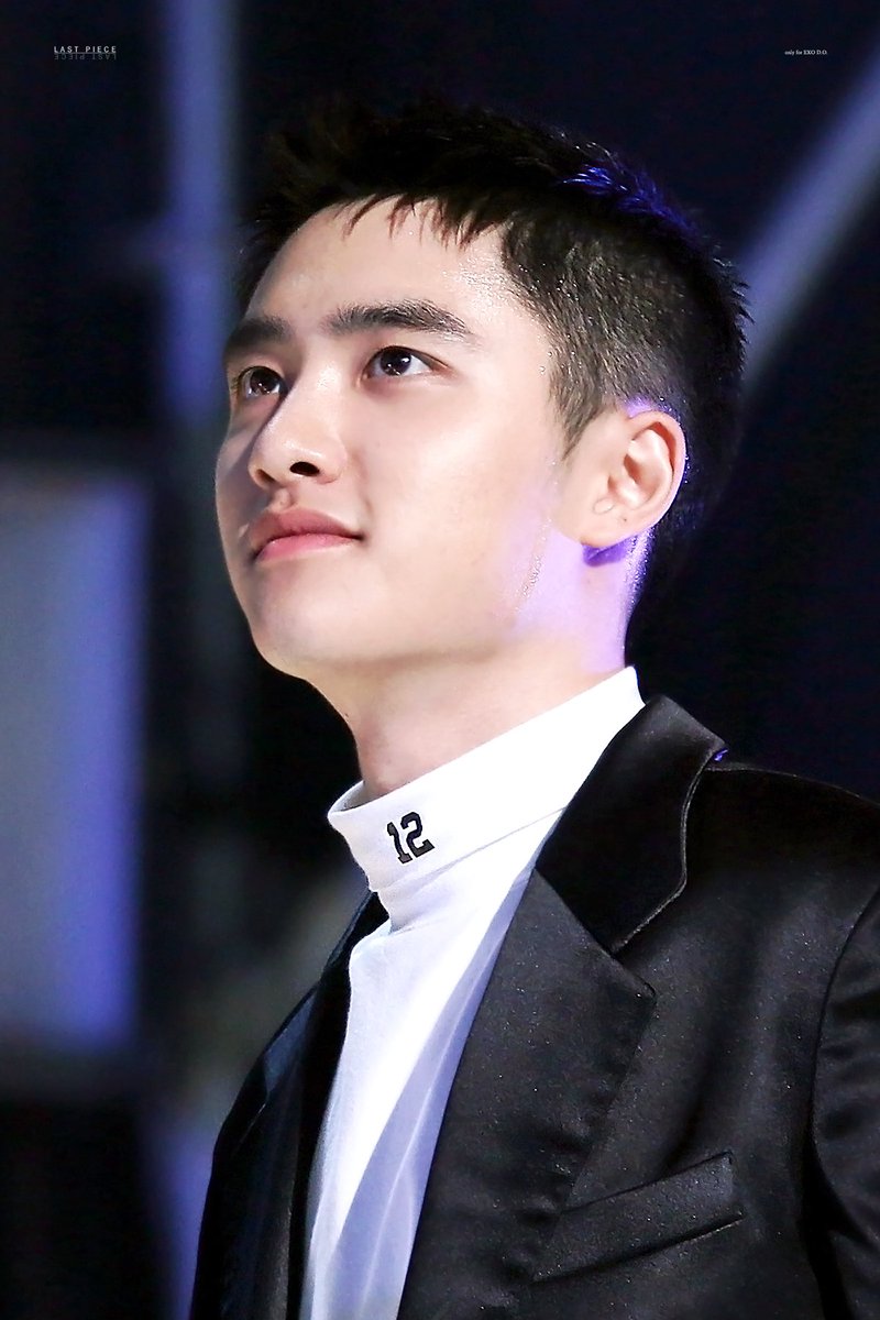 lastpiece_DO's tweet photo. 161101 #도경수 #디오 #DohKyungsoo #DO(D.O.) #EXO #괜찮아도_괜찮아 #Thatsokay
#도경수_일병진급을_명받았습니다
#맹호의됴리사_일병도경수

무대를 마치거나 돌출로 가는 통로를 지나칠 때 조명도 비추지않는 먼 곳까지 오래도록 인사해주던 경수가 오늘따라 너무 보고싶다. 일병 진급 축하해!❤ https://t.co/ENZcmdfYcl