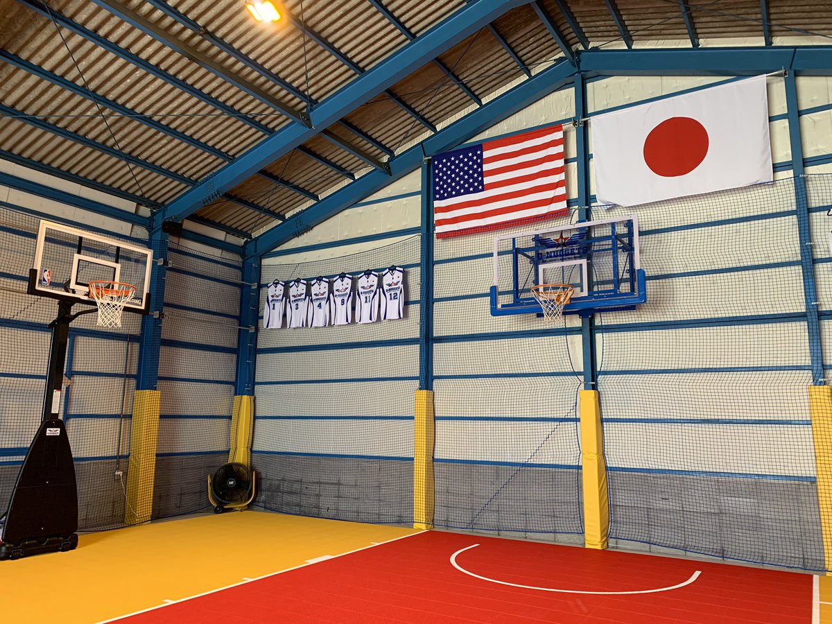 Naratani A Twitter 先日元同僚がオーナーを務める名古屋市港区にあるレンタルバスケットコート D Nuggets名古屋店に遊びに行ってきました オーナーこだわりのアメコミインテリアに囲まれながらバスケを楽しめます お近くのバスケ アメコミファンは是非 アクセスは
