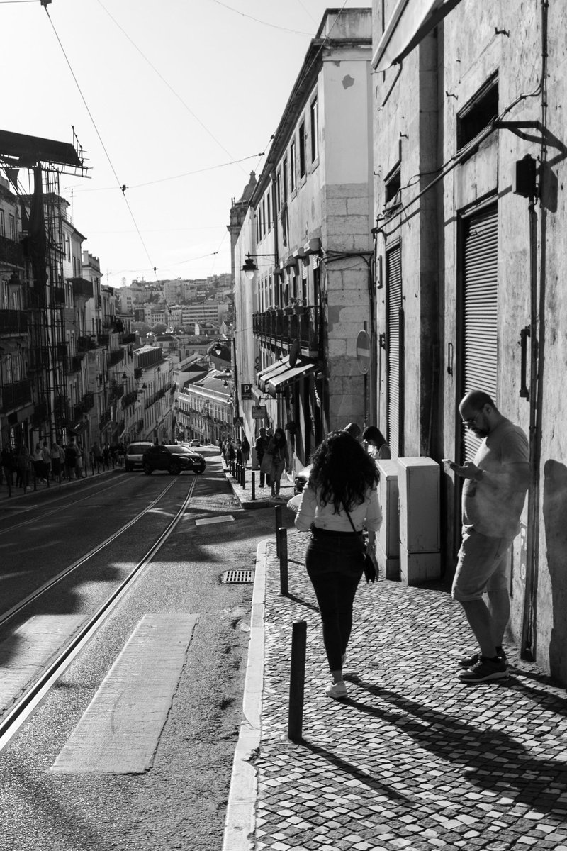 antropomo's tweet photo. If you don’t look, then you don’t see who is passing by in your life...
-
Als je niet kijkt, zie je niet wie er voorbij komt in je leven...
#straatfotografie #mono https://t.co/80NVDh9pjp