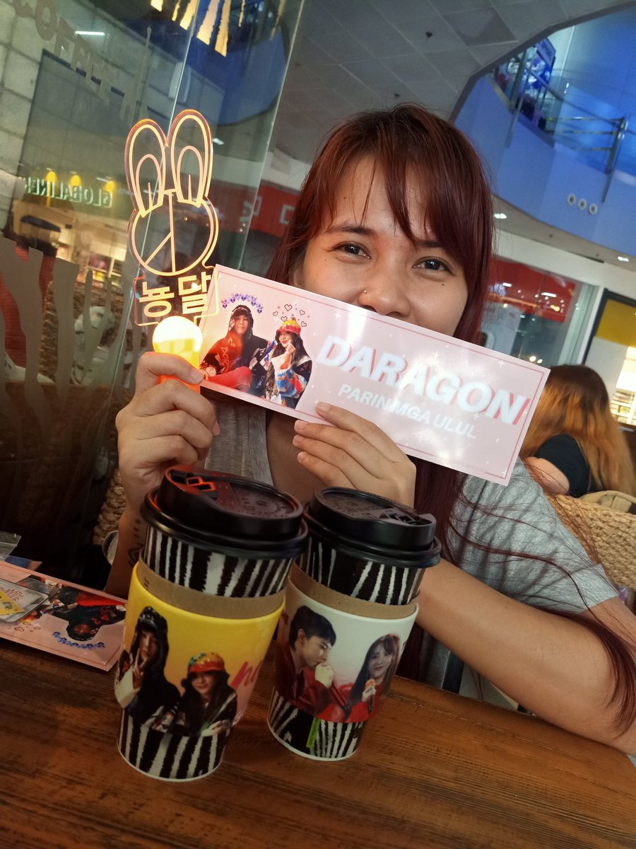 I miss this the Philippines
I miss the fans
I miss this mic
And...
I MISS YOU!

(me, *dies a million times over*)

#YouHadMeAtHELLO
<a href="/0fficialDaraGon/">권지용 ♥ 산다라</a> <a href="/HelloDG_1218/">🐉 Hello_DG 🐰</a>