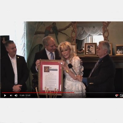 UnstoppableMeBk's tweet photo. L-R: #TravisAllen, #CA #State #Senator #JeffStone, #ToniHoltKramer, and #RichardPeritz. Toni recieving a state proclamation recognizing her many contributions to #California at her #VillaParadiso #book signing, https://t.co/hEzCVwBnmp
https://t.co/cven1k0lU1 https://t.co/1bCZ5872ic