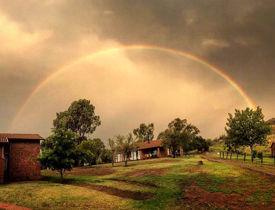 thepremierlife's tweet photo. Spring, a lovely reminder of how beautiful change can truly be.💐
Book your spring getaway at Qwantani: https://t.co/1PHt3dC2Wl.😉
#Spring #Qwantani #PremierLife #PPR https://t.co/zwm5hyquEP