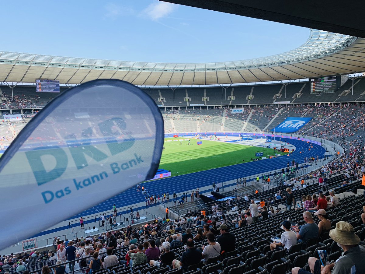MPetzold_'s tweet photo. heute etwas ganz verrücktes: wir reden direkt mit @DKB_de Kunden😉 starkes und wertvolles feedback zu produkten, services und kommunikation! der rahmen stimmt auch #istaf @sascha_dewald @DKB_RegTech @Rabea_Ne https://t.co/Gda4JMUWN8