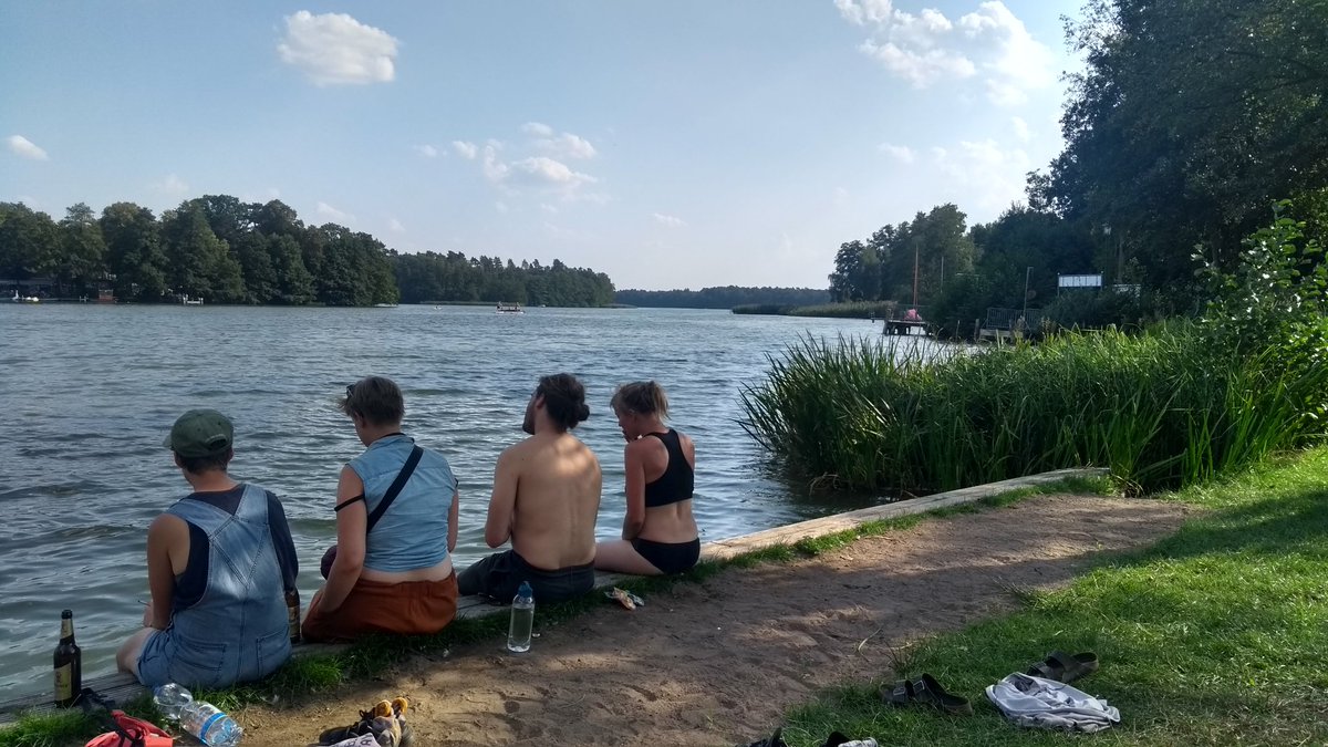 bwmr19's tweet photo. Wir hatten gestern technische Probleme, deshalb erst jetzt: Das war's - unsere #Brandenburgtour ist vorüber. In #Kyritz haben wir gestern zum letzten Mal viele Gespräche geführt und unser Auto gepackt. Danach: Erst #See, dann Rückkehr nach Berlin.

#bwmr19 https://t.co/FRkkv9dfzg