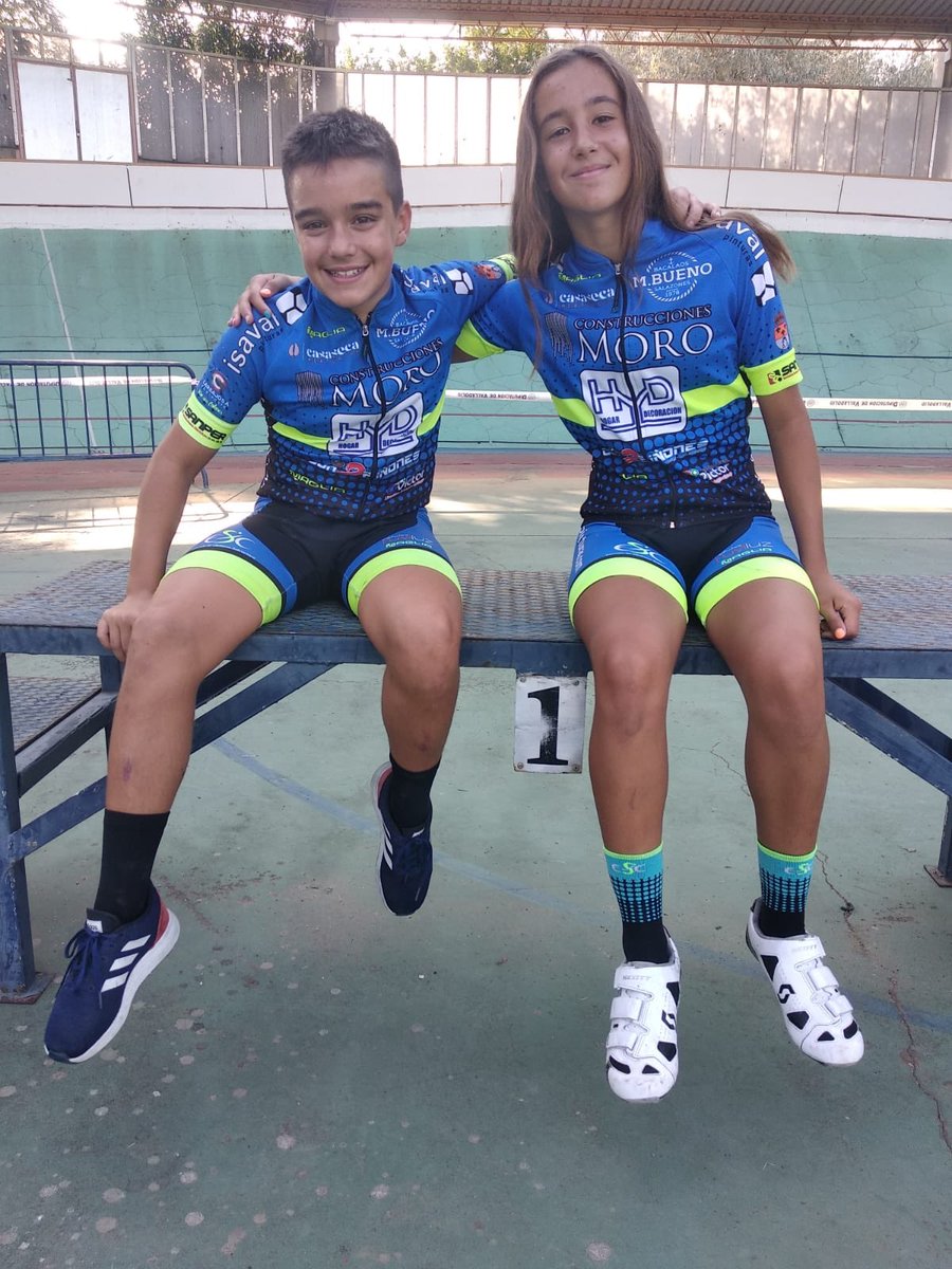 Claudia Parra es subcampeona de CYL en puntuación y medalla de bronce en 500 metros velocidad en el velódromo de Valladolid. 
Daniel López Crego es cuarto en puntuación y sexto en eliminación. 
Enhorabuena campeones!! 🔸🔹ECS🔸🔹💪🏼💪🏼👏🏼👏🏼
#escueladeciclismosalmantina