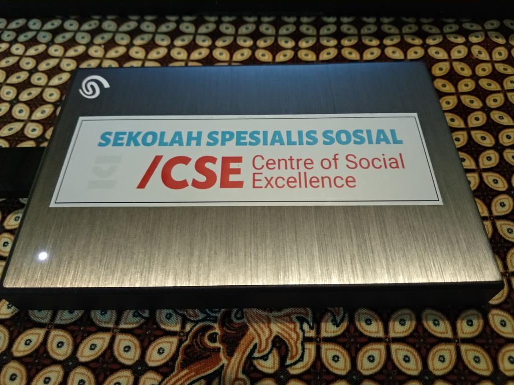 Sekolah spesialis sosial dalam pengelolaan SDA yang bertanggung jawab akan segera dimulai. Telah terpilih 14 orang warga belajar yg memiliki komitmen yang kuat untuk belajar &amp; menggembleng diri.
Nantikan serunya perjalanan mereka jd pribadi yg baru
#cseindonesia
#specialissosial