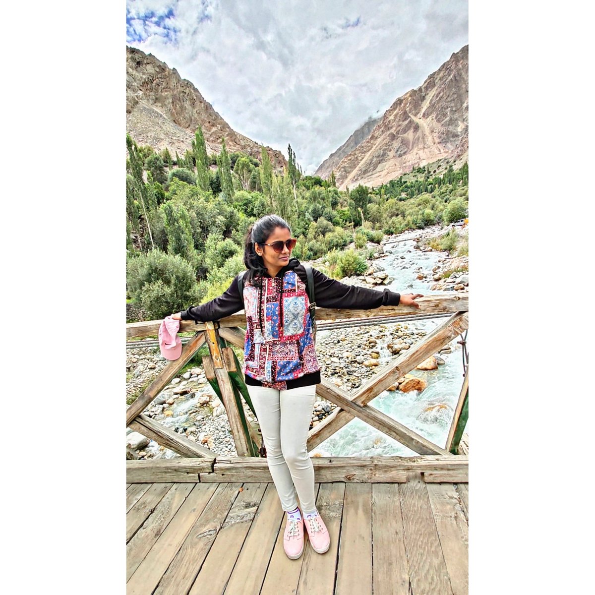 priyadevadiga06's tweet photo. One life. One World. Explore it.✨ 

#turtukvillage #nubravalley⛺ #ladakh #travelislife #travelmore #traveling #wanderlust #reasonstotravelwhileyourestillyoung #travelyoung #traveling #Adventure #Adventureisworthwhile #backpacker #backpackingislife #traveltheworld https://t.co/CACQ5LpdiI