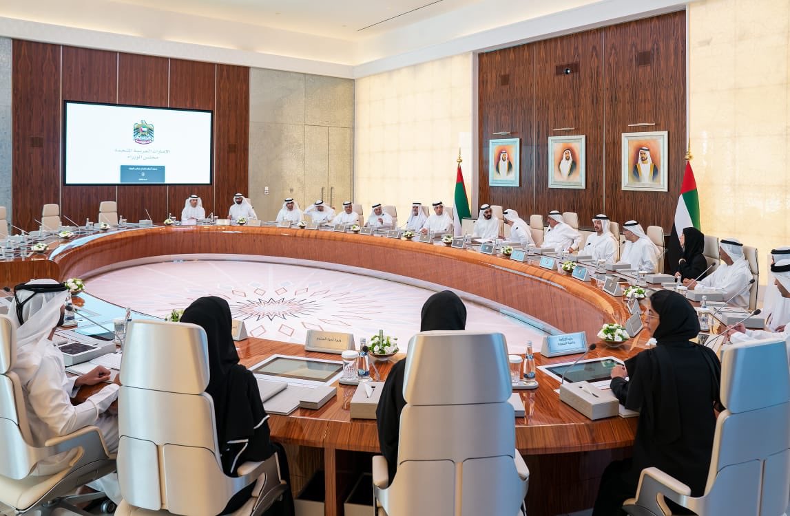 الرسالة التي بعثناها وصلت.. والأفعال أهم من الأقوال .. وسنتابع مع وعدنا به .. وأجدد ثقتي في كافة الوزراء والقادة لتحمل مسئولياتهم أمام شعبنا.. وأقول للجميع أحلامنا في السماء .. ولكن أرجلنا على الأرض .. ولدينا استيعاب للتحديات العملية والواقعية في كافة قطاعاتنا الحيوية والمجتمعية