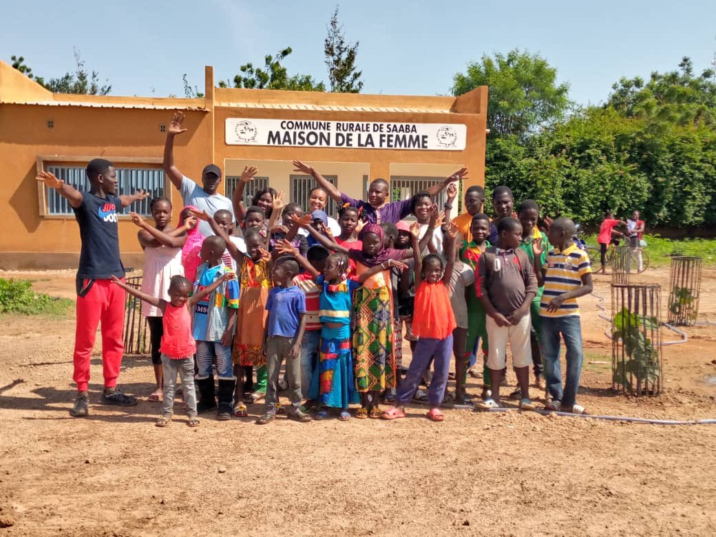 dioula_musso's tweet photo. Nous sommes #environnementfriendly che @play_give !! Nous apprenons aux #enfants l’importance de protéger et préserver la #nature ! #journeereboisement #don de #plante #humanitarian #helpinghand #playandgive https://t.co/yjlPM6I4NZ