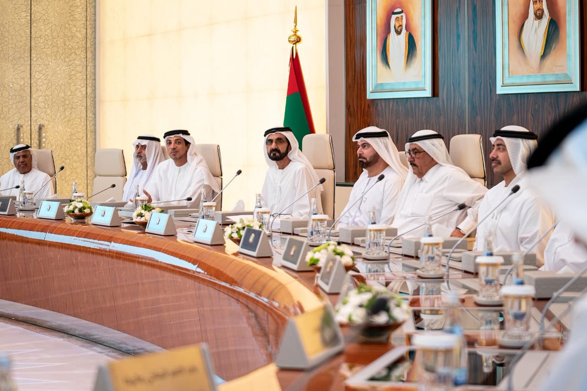 كما وجهنا المجلس الوطني للإعلام بضبط وسائل التواصل الاجتماعي ووضع معايير عالية لمن يدافع عن الوطن في وسائل التواصل تخاطب العقول وتكسب العقول وتعزز من رصيد دولة الإمارات عربيا ودوليا .. وخصصنا الجلسة القادمة للمجلس لمناقشة موضوع التوطين .. وهو الموضوع الأهم في موسم عملنا القادم