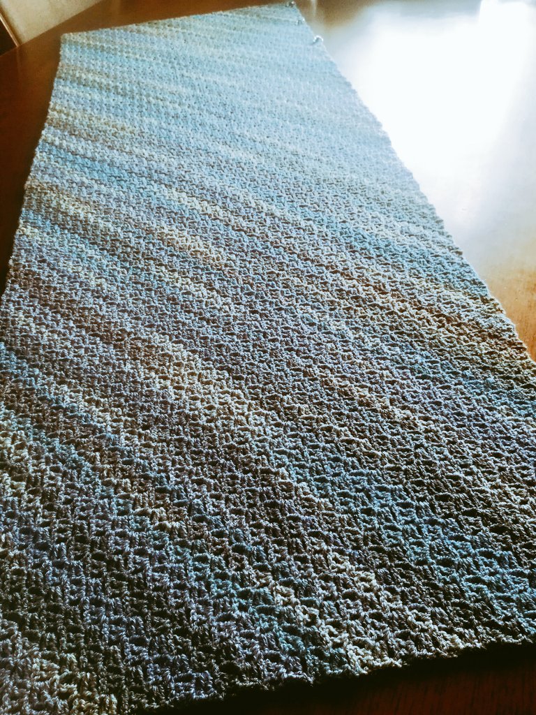 ウサナギ 四角いマルチショールになりました ボタンをつけたので マーガレットにしたり 膝掛けにしたり 編み図もなく ダイアゴナルステッチを少しだけアレンジして ひたすら編んでみました 楽しいkcalを企画して下さったcoppeさん ありがとうご