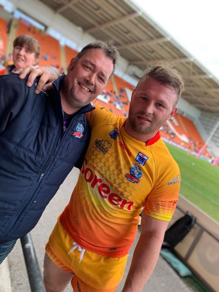 AAAPest's tweet photo. Good luck to all @RochdaleHornets and our player sponsor @ainy18 today in our last away game of the season #TogetherWeCan #BeThDifference 🔴⚪️🔵 https://t.co/xH9jzeSkCg